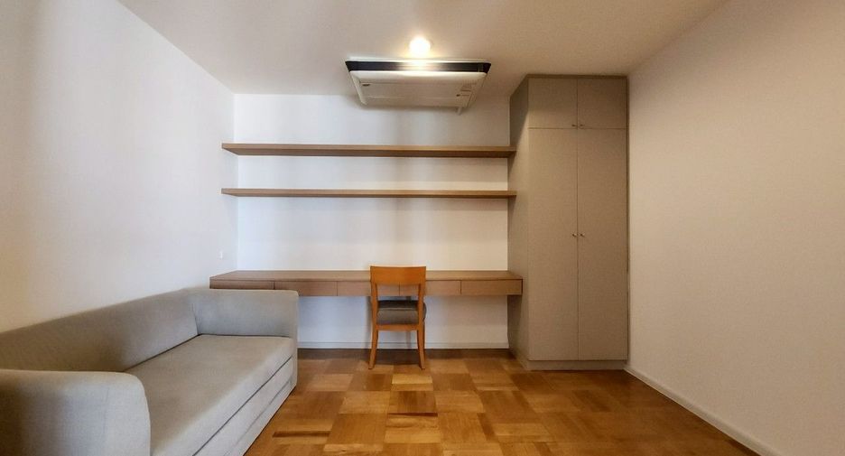 For rent 3 bedrooms serviced apartment in Sathon, Bangkok
