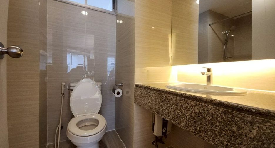 For rent 3 bedrooms serviced apartment in Sathon, Bangkok