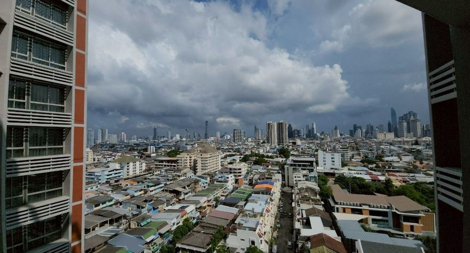 For rent 3 bedrooms serviced apartment in Sathon, Bangkok
