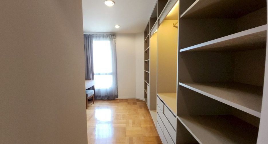 For rent 3 bedrooms serviced apartment in Sathon, Bangkok