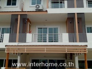 For sale 4 Beds townhouse in Mueang Lop Buri, Lopburi