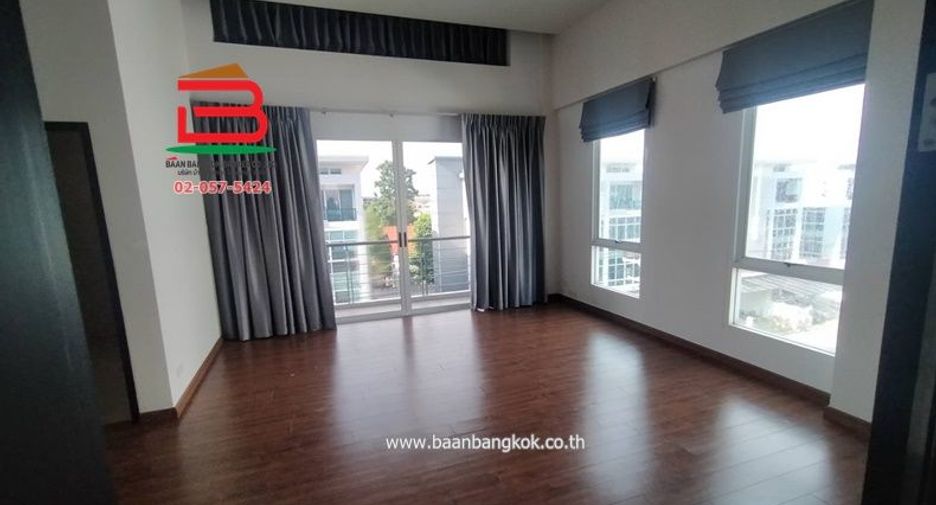 Oficina en alquiler de 2 habitaciones en Bueng Kum, Bangkok