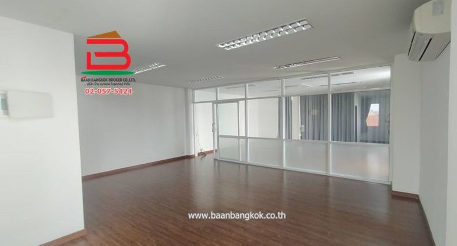 Oficina en alquiler de 2 habitaciones en Bueng Kum, Bangkok