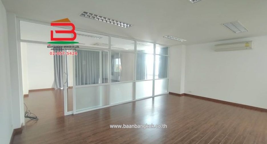 Oficina en alquiler de 2 habitaciones en Bueng Kum, Bangkok