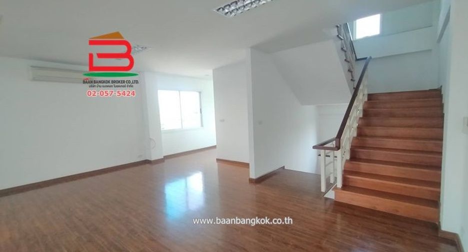 Oficina en alquiler de 2 habitaciones en Bueng Kum, Bangkok