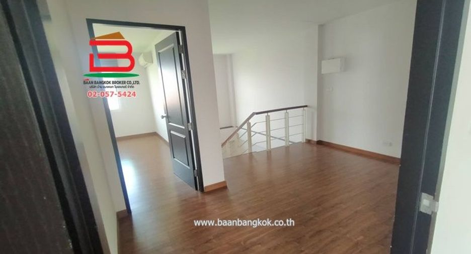 Oficina en alquiler de 2 habitaciones en Bueng Kum, Bangkok