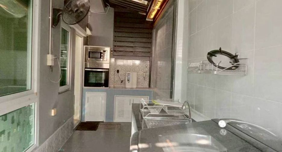 For sale 3 bedrooms townhouse in Si Racha, Chonburi