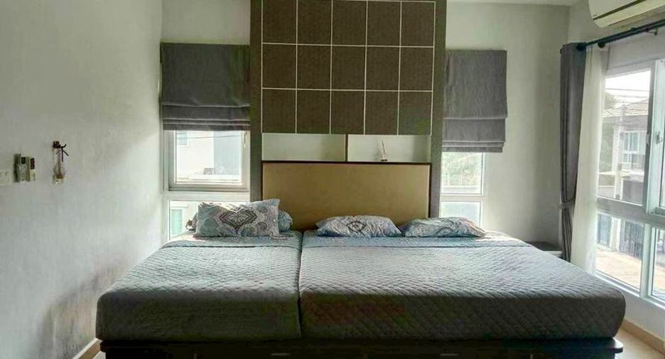 For sale 3 bedrooms townhouse in Si Racha, Chonburi