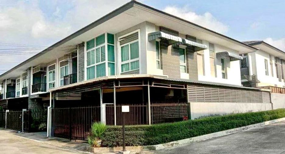 For sale 3 bedrooms townhouse in Si Racha, Chonburi