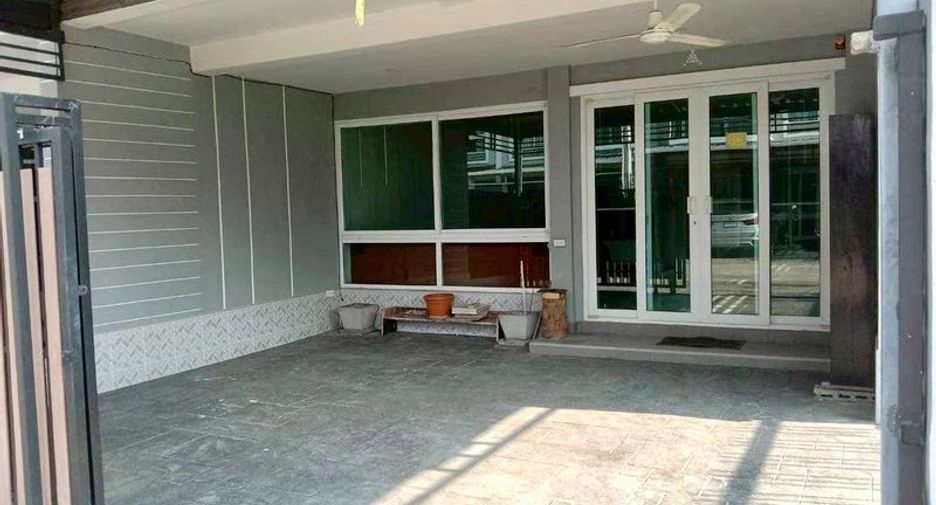 For sale 3 bedrooms townhouse in Si Racha, Chonburi