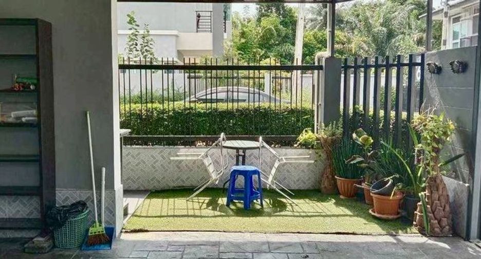 For sale 3 bedrooms townhouse in Si Racha, Chonburi