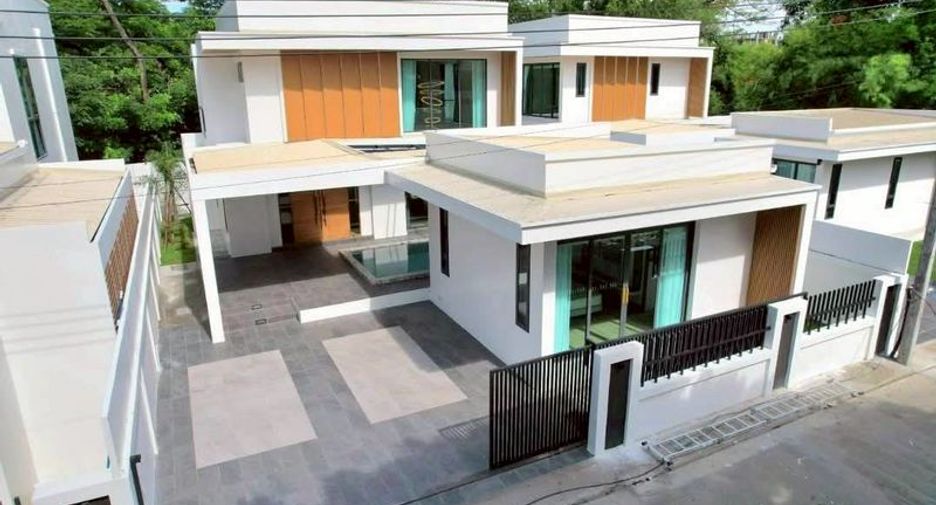 For sale 4 bedrooms villa in Bang Lamung, Chonburi
