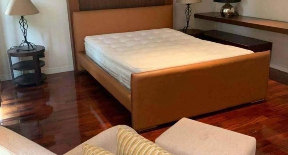 For rent studio townhouse in Watthana, Bangkok