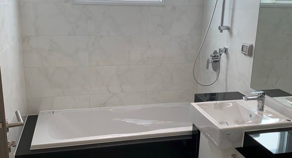 For sale 2 ベッドルーム condo in Yan Nawa, Bangkok