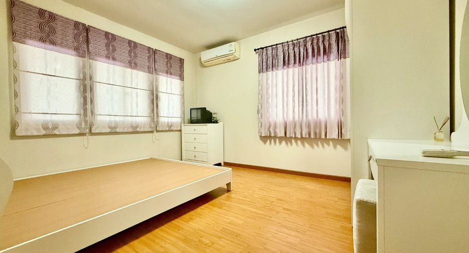 For sale 3 bedrooms house in Mueang Nonthaburi, Nonthaburi