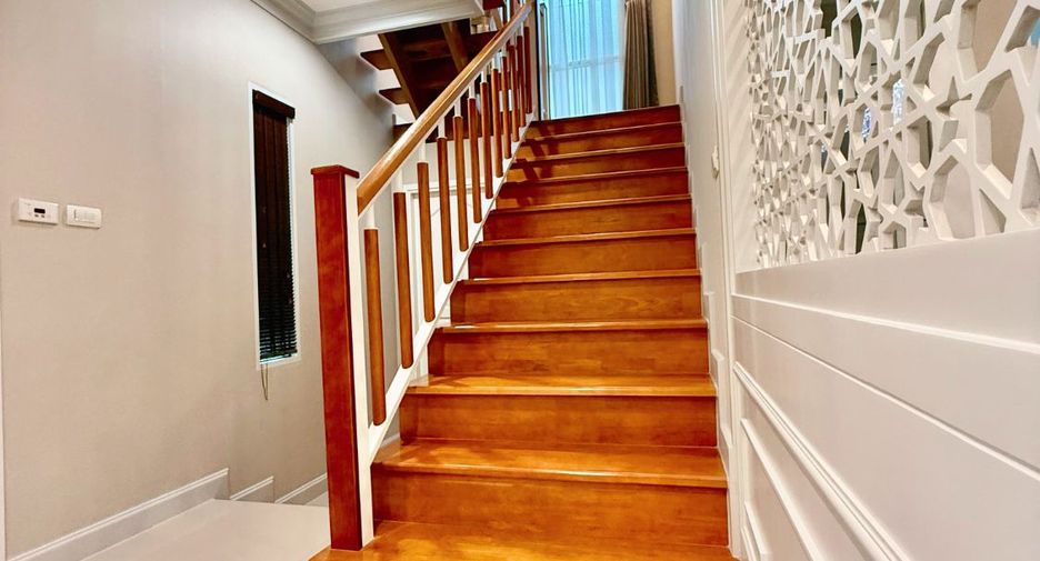 For sale 3 bedrooms house in Mueang Nonthaburi, Nonthaburi