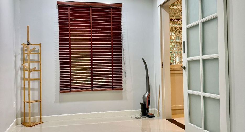 For sale 3 bedrooms house in Mueang Nonthaburi, Nonthaburi