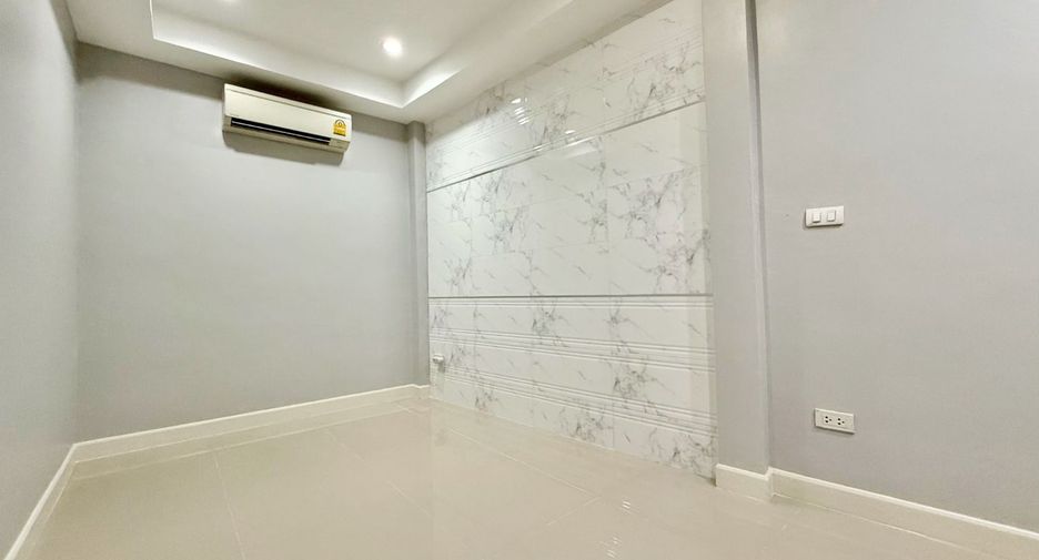 For sale 3 bedrooms house in Mueang Nonthaburi, Nonthaburi