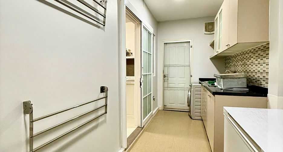 For sale 3 bedrooms house in Mueang Nonthaburi, Nonthaburi