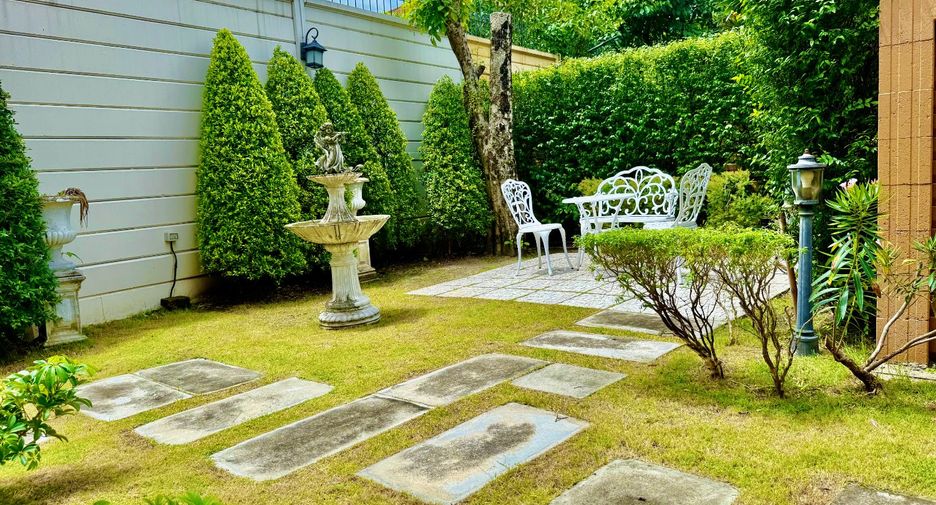For sale 3 bedrooms house in Mueang Nonthaburi, Nonthaburi