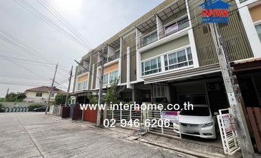 For sale 3 Beds townhouse in Saphan Sung, Bangkok
