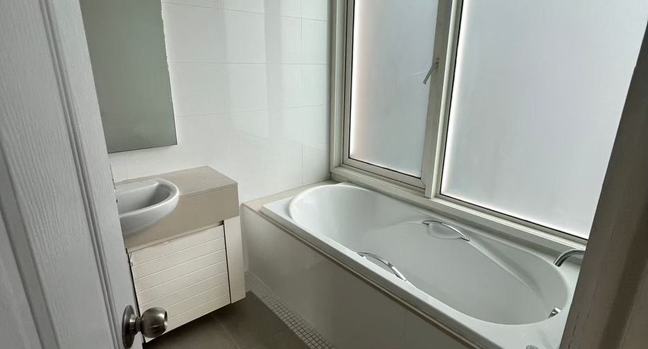 For rent 2 ベッドルーム condo in Khlong Toei, Bangkok
