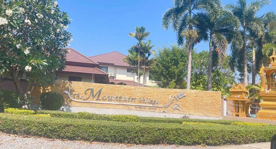 For sale 3 bedrooms house in Mueang Chon Buri, Chonburi