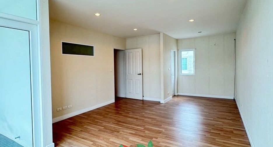 For sale 3 bedrooms townhouse in Mueang Nonthaburi, Nonthaburi
