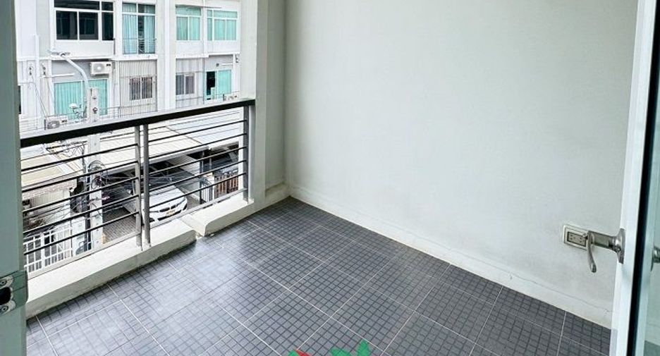 For sale 3 bedrooms townhouse in Mueang Nonthaburi, Nonthaburi