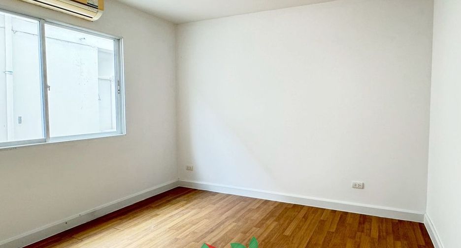 For sale 3 bedrooms townhouse in Mueang Nonthaburi, Nonthaburi