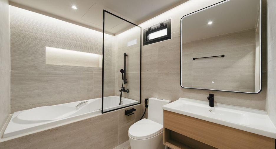 For rent 5 ベッドルーム townhouse in Khlong Toei, Bangkok