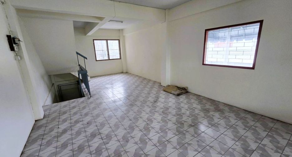 For sale retail Space in Phasi Charoen, Bangkok