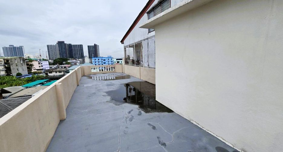 For sale retail Space in Phasi Charoen, Bangkok