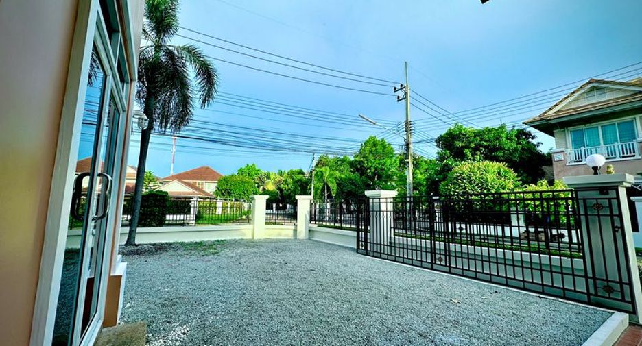 For rent and for sale 3 bedrooms house in Si Racha, Chonburi