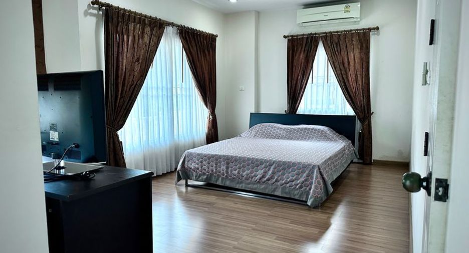 For rent and for sale 3 bedrooms house in Si Racha, Chonburi