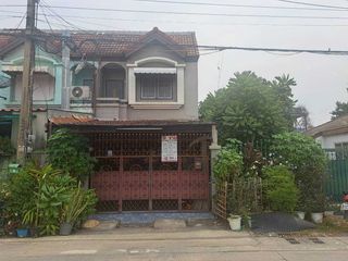 For sale 2 bed townhouse in Khlong Luang, Pathum Thani