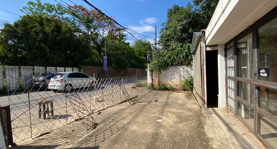 For rent 4 bedrooms retail Space in Mueang Chiang Mai, Chiang Mai
