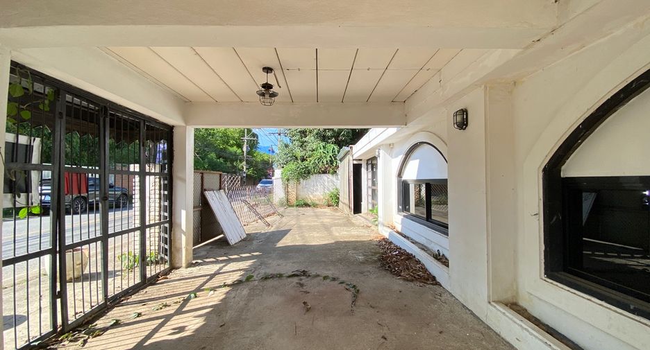 For rent 4 bedrooms retail Space in Mueang Chiang Mai, Chiang Mai
