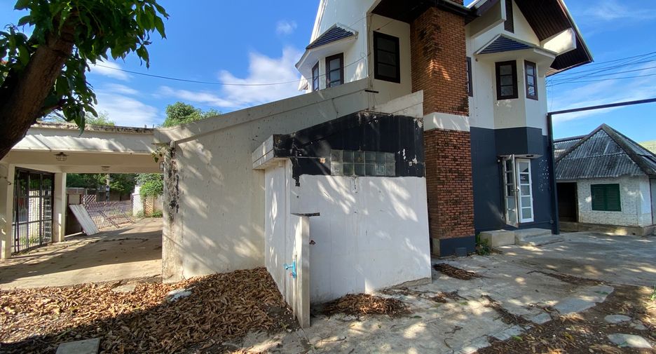 For rent 4 bedrooms retail Space in Mueang Chiang Mai, Chiang Mai