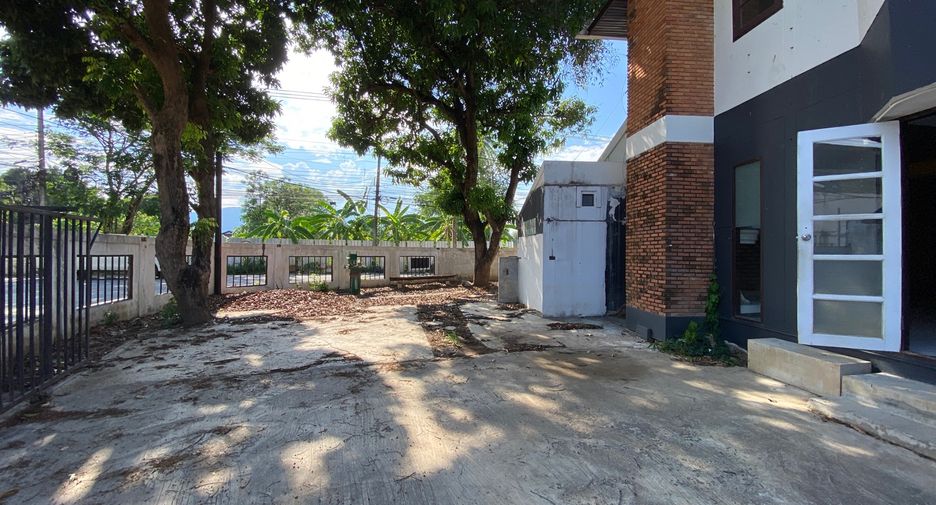 For rent 4 bedrooms retail Space in Mueang Chiang Mai, Chiang Mai