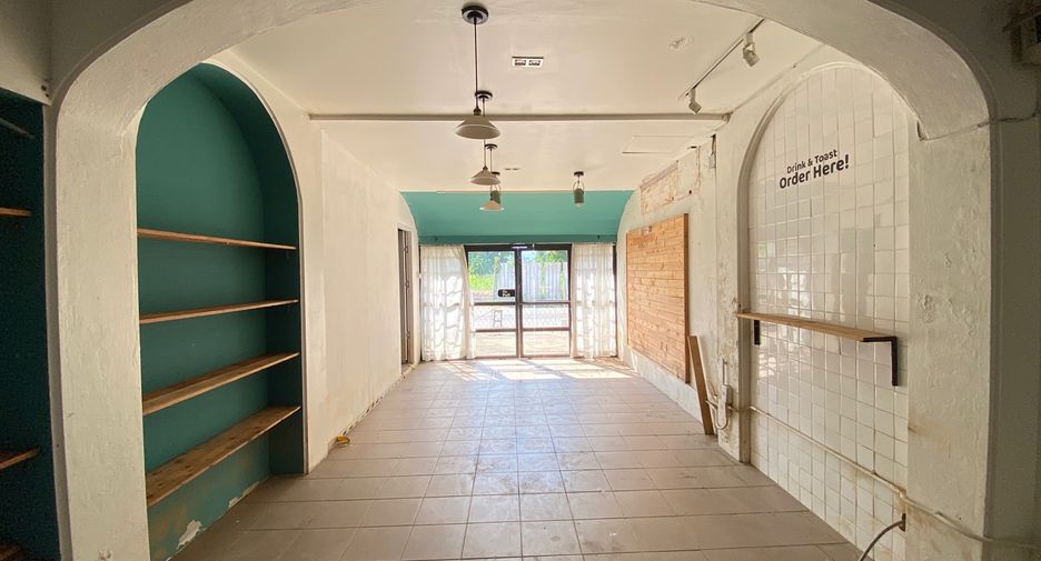 For rent 4 bedrooms retail Space in Mueang Chiang Mai, Chiang Mai
