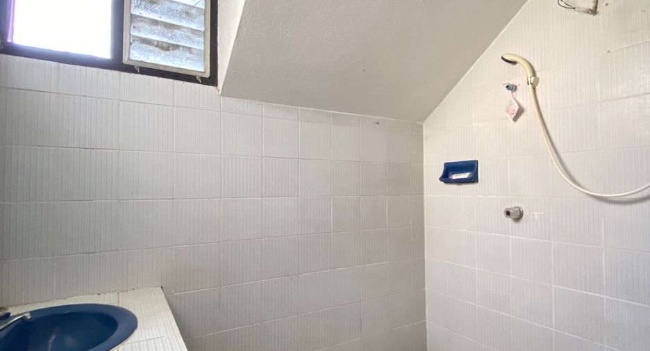 For rent 4 bedrooms retail Space in Mueang Chiang Mai, Chiang Mai