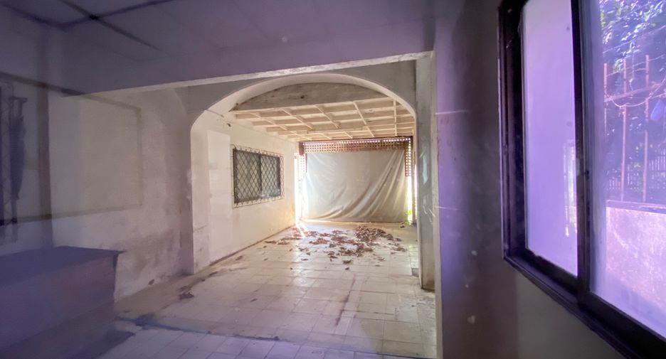 For rent 4 bedrooms retail Space in Mueang Chiang Mai, Chiang Mai