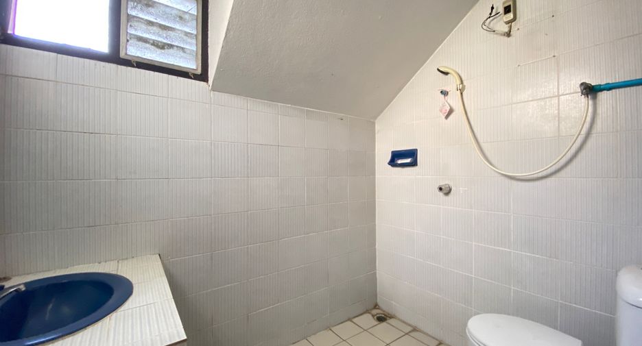 For rent 4 bedrooms retail Space in Mueang Chiang Mai, Chiang Mai