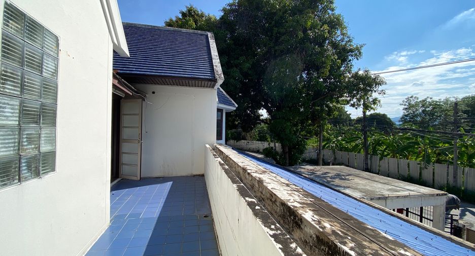 For rent 4 bedrooms retail Space in Mueang Chiang Mai, Chiang Mai