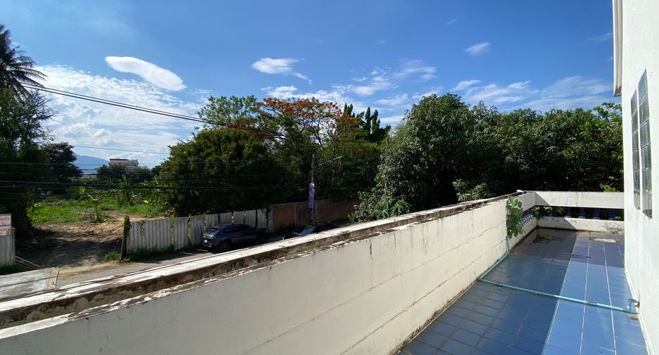 For rent 4 bedrooms retail Space in Mueang Chiang Mai, Chiang Mai