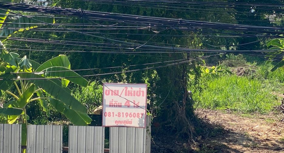 For rent 4 bedrooms retail Space in Mueang Chiang Mai, Chiang Mai