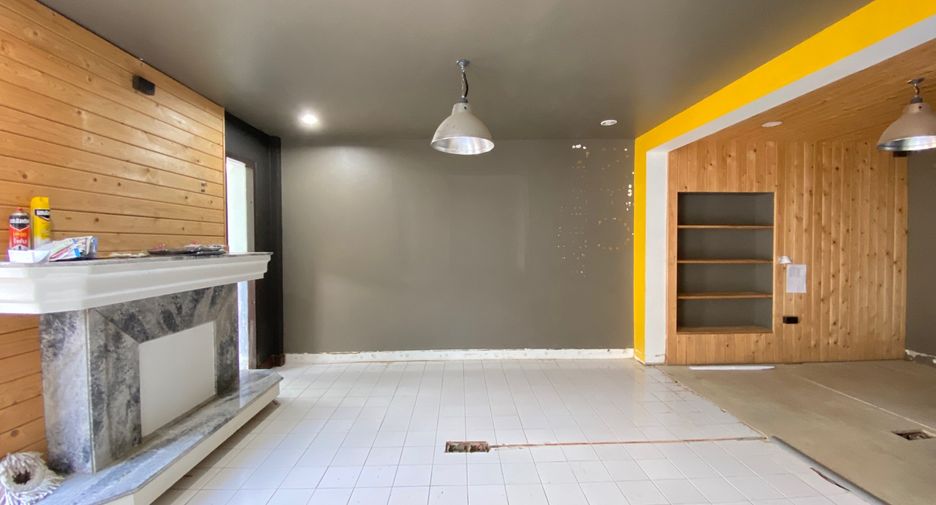 For rent 4 bedrooms retail Space in Mueang Chiang Mai, Chiang Mai