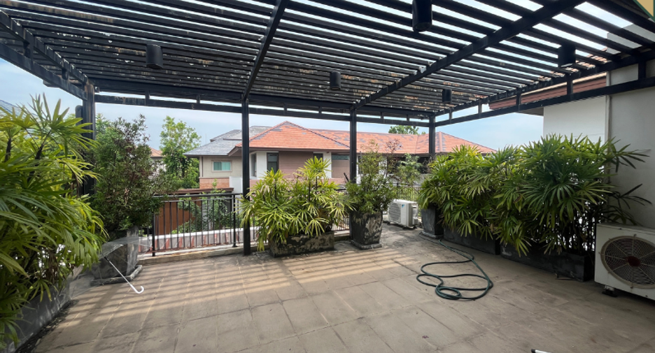 For sale 6 bedrooms house in Bang Kapi, Bangkok