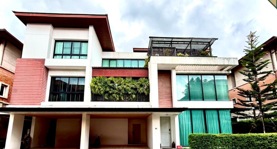 For sale 6 bedrooms house in Bang Kapi, Bangkok